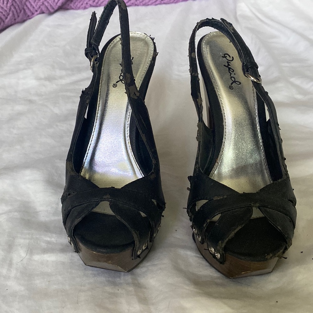 Vintage Qupid woman’s peep toe stiletto heels size 6